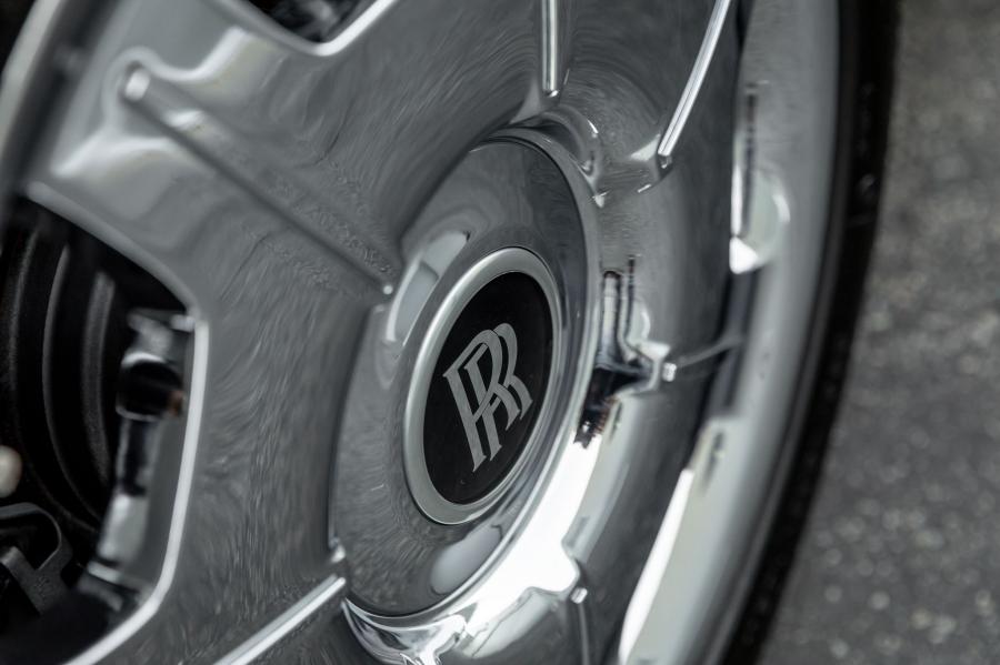 Колеса Rolls-Royce Phantom EWB 2007 года  (NA) (фото 33 из 105)